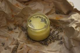 Viser La Lune Du Curcuma Et De La Lavande Fleur Voici Les Ingredients De Ce Baume Pour Peaux Tres Seche Beurre De Cacao Vitamine E Naturelle Huile De Chanvre