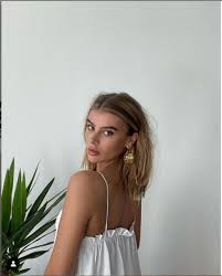 Auf prosieben.de wirst du fündig. Gntm Romina Hyaluron Extensions So Sah Sie Fruher Aus Intouch