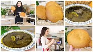 نقوم بعمل خليط من صلصة الطماطم مع الملح والتوابل والثوم المفروم والفلفل الاحمر ثم نقوم بوضع اللحم فيها ونتبلها بها جيدا ونضعها فى الثلاجة. Ù…Ù„ÙˆØ®ÙŠØ© ØªÙˆÙ†Ø³ÙŠØ© Ø¹Ù„Ù‰ Ø£ØµÙˆÙ„Ù‡Ø§ Ø¨Ù†ÙŠÙŠÙŠÙ†Ø© Ùˆ ÙØ§ÙˆØ­Ø© ØªÙ‡Ø¨Ù„