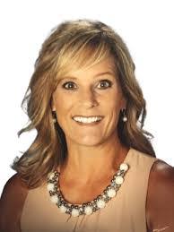 Elizabeth Bayless's Instagram, Twitter & Facebook