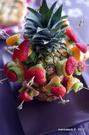 Ananas Pique De Brochettes De Fruits Diy Brochette Fruits Brochette Recettes De Cuisine