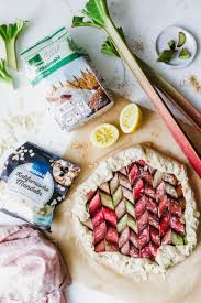 Erdbeeren und rhabarber mit schön, dass du meinen blog gefunden hast und dich für vegane, leckere und gesunde rezepte ohne soja interessierst. Galette Mit Rhabarber Buchweizen Eat This Foodblog Vegane Rezepte Stories