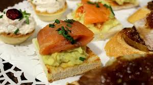 Banquetes, cumpleaños, bautizos, matrimonios, etc., canapes y gourmet siempre estará dispuesto a satisfacer las mesas de nuestros clientes y amigos con su amplia variedad de productos y servicios personalizados. Canapes Variados Receta Muy Facil De Entrantes La Cocina De Masito