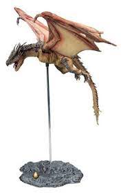 Harry goes up against the hungarian horntail, unfortunately for him as the horntails are incredibly aggressive and ferocious. Hungarian Horntail Harry Potter Actionfigur Emp