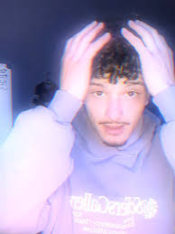 Andrew Layman's Instagram, Twitter & Facebook