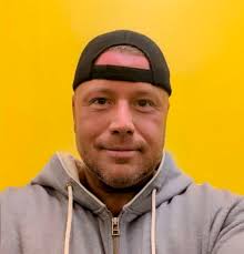 Cheers to not being a deadbeat mom🫶💋