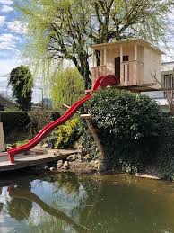 Wir Sind Die Baumhausprofis Mit Rutsche In Den Schwimmteich Treehouse Baumhaus Weissholz Bsumhausprofis Rutsche Teich Schwimmteich Baumhaus Gartenhaus