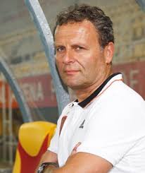 ESCRIBE ÁNGEL VILLAR: “UNIDOS AL DOLOR DE FRANCIA”