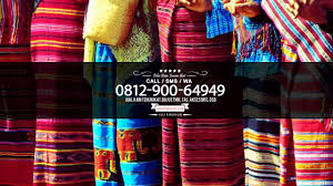 Di zaman modern ini kain tenun endek bali telah mengalami revolusi dari waktu kewaktu banyak sekali model dari baju endek telah mengalami perubahan untuk. Toko Kain Tenun Model Baju Tenun Wa 081290064949 Jual Kain Tenun Ikat Ntt Aneka Kain Etnik Indonesia Baju Batik Tenun Wanita