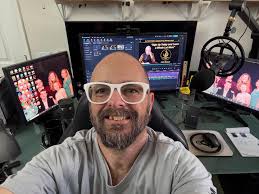 Can't remember the last time my desk was this clean y'all 🙌🏻