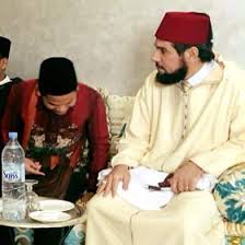 Dalam pengembaraan, dia menulis kitab ihya ulumuddin yang memberi sumbangan besar kepada masyarakat dan pemikiran manusia dalam semua masalah. Perjumpaanku Dengan Ulama Sufi Alif Id