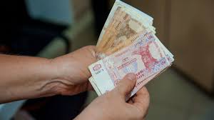 Ministerul muncii a initiat proiectul majorarii varstei din nevoia de a alinia legislatia romaneasca cu legislatia europeana, transmite digi24. Agora Parlamentul A Redus Varsta De Pensionare 57 De Ani Pentru Femei Èi 62 De Ani Pentru BÄrbaÈi