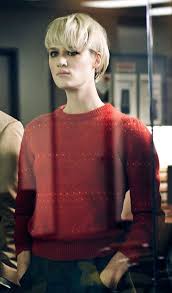 Mackenzie Davis Didn T Have To Wait For Success Maxim Girls Hairdos Mackenzie Davis Girl Short Hair