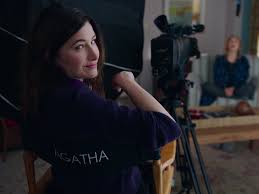 Breaking the fourth wall is the seventh episode of the american television miniseries wandavision, based on the marvel comics characters wanda maximoff / scarlet witch and vision. G21 Inlubkxirm