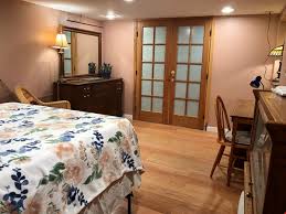 One bedroom and den/office on beautiful wood floors with slab granite counters, master suite, & an additional powder. Ahkhwn Bitesrm