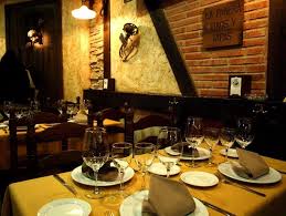 El cochinillo asado es una variedad de asado de un lechón (denominado cochinillo). Bar Restaurante La Panera Celebrarlo