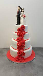Wedding Cake Rouge Et Blanc Gateau De Mariage Rouge Et Blanc Maries En Pate A Sucre Gateau De Mariage Rouge Gateau Mariage Mariage Rouge Et Blanc