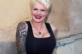 Melanie Muller Kaiserschnitt Weil Sie Schnell Wieder Auf Die Buhne Will Brigitte De