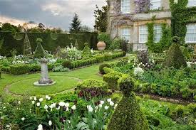 A Rose Affair Photo C Helene Flont Jardin Amenagement Jardin Jardin Classique Creation Jardin