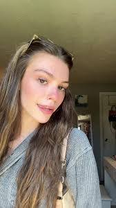 Anna Newland's Instagram, Twitter & Facebook