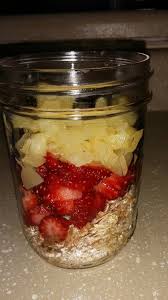 Overnight Oats With Pineapples And Strawberries Add A Dash Of Vanilla And Cinnamon An Low Calorie Breakfast Overnight Oatmeal Recipes Breakfast Oats Overnight