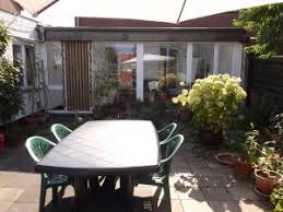 Im hanggarten sind holz, granit und klinkersteine der „rote faden, der sich durch haus, wintergarten, hang, garten. Essen Im Garten Ein Genuss Haus Berggluck
