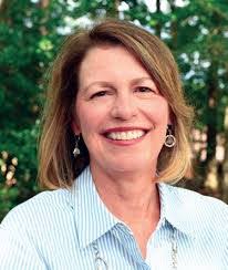 Loretta Tuttle's Instagram, Twitter & Facebook