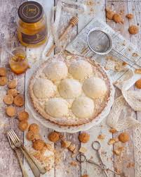 Ricetta crostata alle pesche | la ricetta per preparare una deliziosa crostata alle pesche, un dolce dal gusto incredibile che recupera anche la frutta matura. Crostata Con Pesche Sciroppate E Amaretti Passami La Ricetta