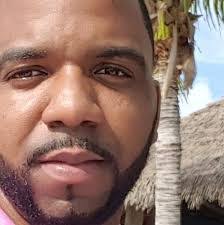 Sean Bassett's Instagram, Twitter & Facebook