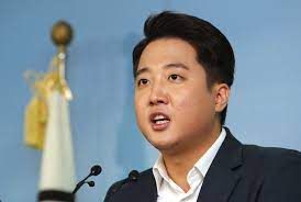 '이준석 돌풍' 휘몰아친 배경은…sns정치·정권교체 열망 이준석 개인 지지 아닌 '정권교체 상징' 해석도. ì´ì¤€ì„ ë‹¹ëŒ€í'œ ì¶œë§ˆ ì„ ì–¸ ì Šì€ ì •ì¹˜ ì¡±ì‡„ í'€ë¦´ ê²ƒ ì¤'ì•™ì¼ë³´