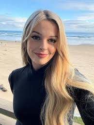 Jennifer Hatley's Instagram, Twitter & Facebook