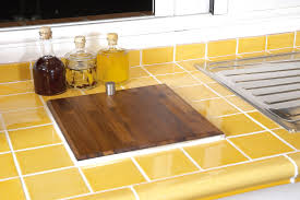 Belle finition dancar permet d'avoir une belle finition entre le plan de travail et le mur (carrelé ou autre); Integrer Une Planche A Decouper Dans Le Plan De Travail De La Cuisine Bricolage Avec Robert