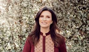Ad annunciarlo in conferenza stampa è stato lo stesso direttore artistico della kermesse, amadeus. Golden Globes 2021 Per L Italia Premio A Laura Pausini Trionfa Una Donna Regista Giornale Di Sicilia
