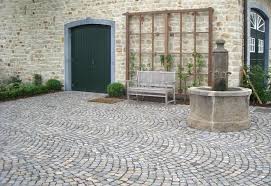 Natursteinpflaster Belgische Grauwacke Kleines Format In 2020 Pflaster Natursteine Terrassenbelag