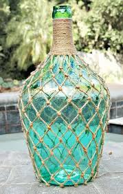 Utilizei 2 garrafas de azeite, 2 de vinho e 1 de whisky. 11 Maneiras Criativas De Decorar A Casa Com Vidros E Garrafas Casa E Jardim Decoracao