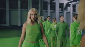 Evigan started off the session by playing a persian flute melody, which lipa felt took the song in a 1980s direction. Dua Lipa Physical Canada Dir Videostatic