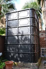 Discover nicolas cage's pyramid tomb in new orleans, louisiana: Tombe Nicolas Cage Photo De Le Monde Creole Tour Nouvelle Orleans Tripadvisor