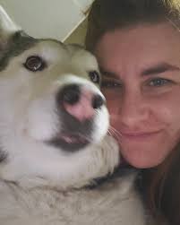 Me doy un poco de miedo 😨 jajaj Al final siempre cambio detalles de los  maquillajes Para hacerlos más únicos y este quedó medio loco En comparación  al original 👀 3 horas