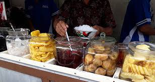 Minumnya es kelapa kopyor yang juga seger dan manis. 17 Es Buah Dan Es Campur Paling Enak Di Jogja Terkenal Segar Banget Aneka Wisata