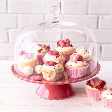 Die hochwertige backform ist aus einem stück ohne kanten gezogen und sorgt so dafür, dass ihre backwerke gleichmäßig geformt gelingen. Tortenplatte Sweet Flower Medium In Raspberry Red Mit Glashaube Cake Stands Bei Home Of Cake