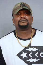 VETCHO LOLAS : Maki ministère de la joie rue princesse Cest la bas que jai  connu Kerozen en 2003 2004 Bon dj atalaku Un homme bien Son affaire de ca  maman la ??