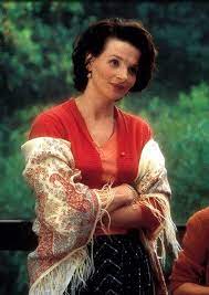 Vianne In Chocolat Played By Juliette Binoche Juliette Binoche Chocolat Movie The English Patient