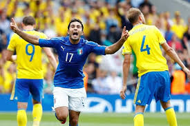 Azzurro) هو ممثل إيطاليا الرسمي في رياضة كرة القدم، يشرف على شؤونه الاتحاد الإيطالي لكرة القدم. Ø¥ÙŠØ¯Ø± Ù…Ù‡Ø§Ø¬Ù… Ù…Ù†ØªØ®Ø¨ Ø¥ÙŠØ·Ø§Ù„ÙŠØ§ Ø£Ø³ÙƒØª Ø¬Ù…ÙŠØ¹ Ù…Ù†ØªÙ‚Ø¯ÙŠÙ‡