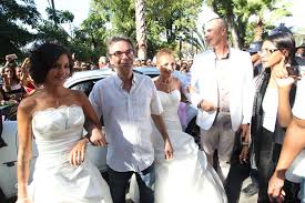 Demain, corinne diacre s'accordera sûrement une brève respiration, un souffle loin du vacarme des tribunes. Le Premier Mariage Gay Celebre A La Reunion Laurence Et Corinne Se Sont Dit Oui Imaz Press Reunion L Actualite De La Reunion En Photos