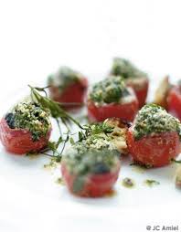 Escargots Dans Une Tomate Cerise Pour 4 Personnes Recettes Elle A Table Recette Recettes De Cuisine Recette Escargot Tomates Cerises