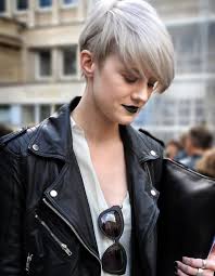 Coiffures Bouclées Coiffures Courtes Cheveux Gris 2018