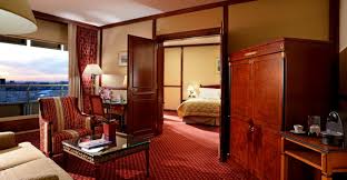 The 22 floors offer a luxurious meeting area, 257 rooms and suites, restaurants and a spectacular health club, on the top floor. Intercontinental Hotel Bucharest