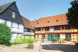 Vous êtes allé à weinstube gelbes haus ? Das Gelbe Haus In Eltville Am Rhein Fotocommunity To Die Klassische Fotocommuniy 1 Foto Pro Tag Kostenlos Hochladen Fotografieren Lernen Fotos Bewerten Und Nette Kontakte