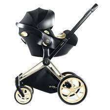 Baby Kinderwagen Liner Amerikanische Mode Designer Jeremy Scott Hat Hinzugefugt Dass Seine Signatur Flugel Motive Um Baby Strollers Baby Equipment Baby Prams