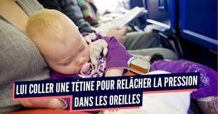 Top 10 Des Astuces Pour Voyager En Avion Avec Un Enfant Avion Enfant Enfant Porte Bebe